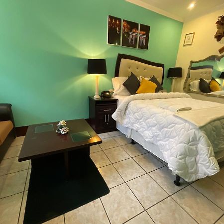 Hotel Vintage "Casa Las Flores" 케트살테낭고 외부 사진